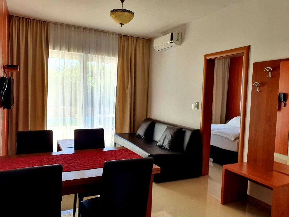 Boutique Hotel Bora & Villas Garamm Pakostane Exterior photo