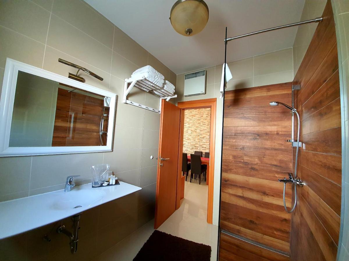 Boutique Hotel Bora & Villas Garamm Pakostane Exterior photo