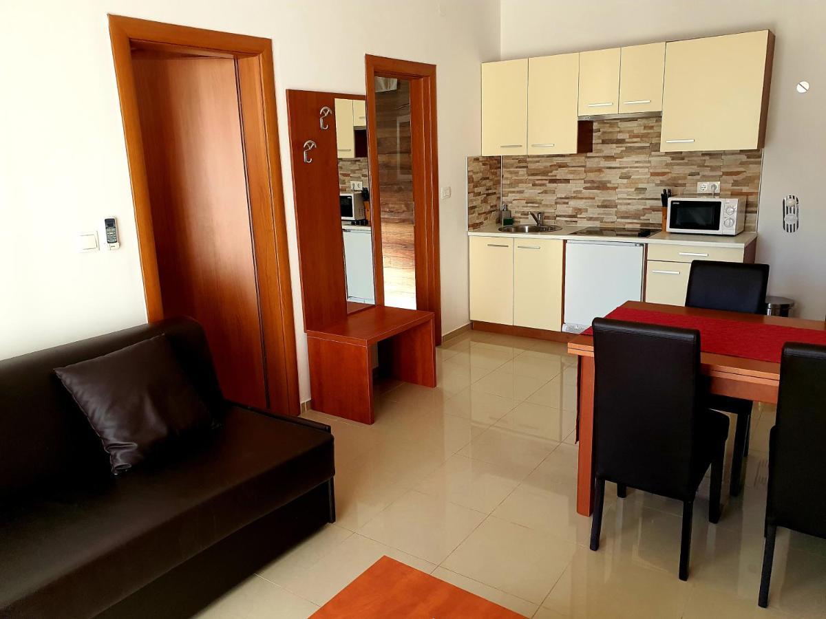 Boutique Hotel Bora & Villas Garamm Pakostane Exterior photo
