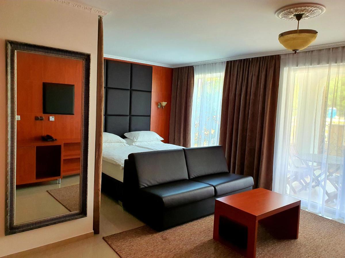 Boutique Hotel Bora & Villas Garamm Pakostane Exterior photo