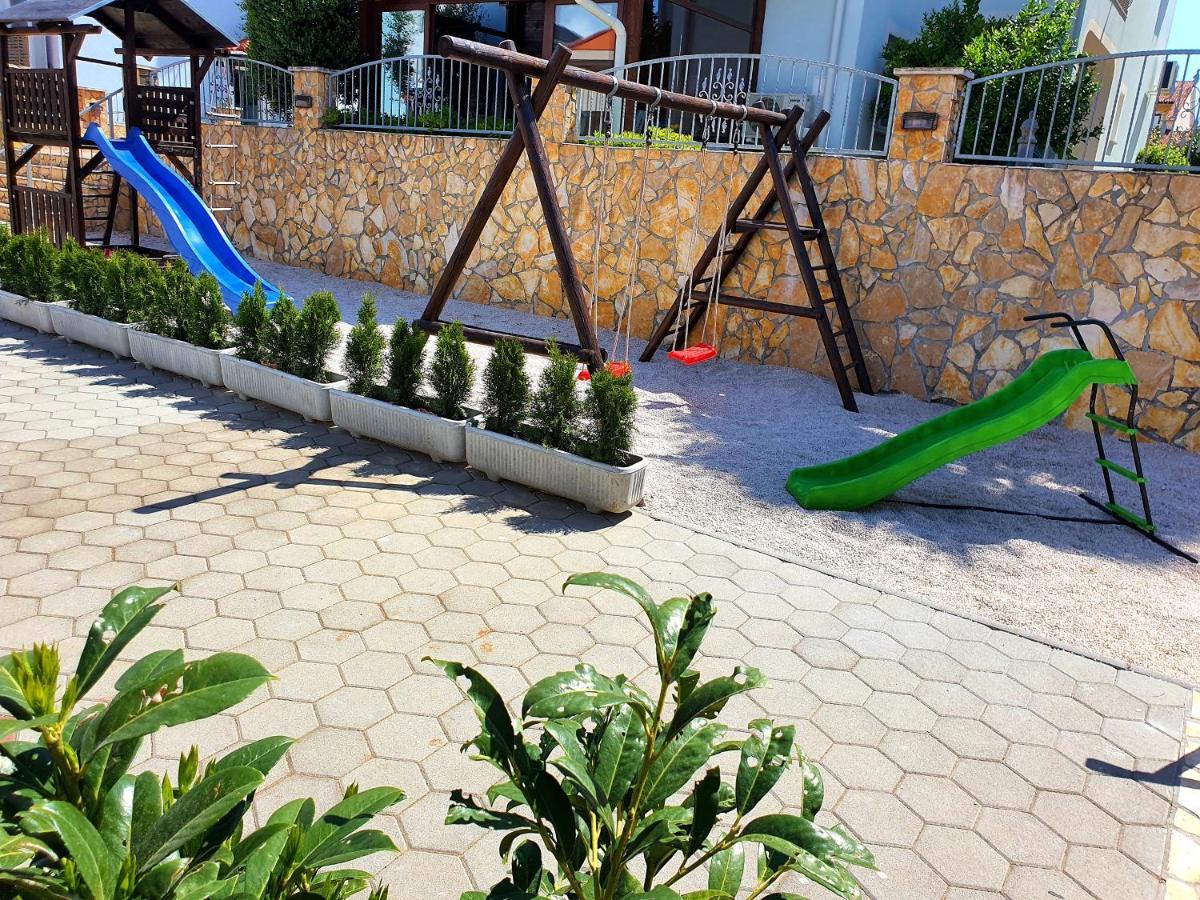 Boutique Hotel Bora & Villas Garamm Pakostane Exterior photo