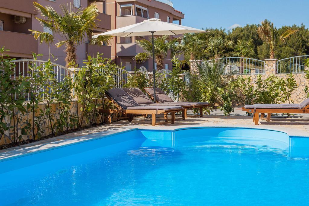 Boutique Hotel Bora & Villas Garamm Pakostane Exterior photo